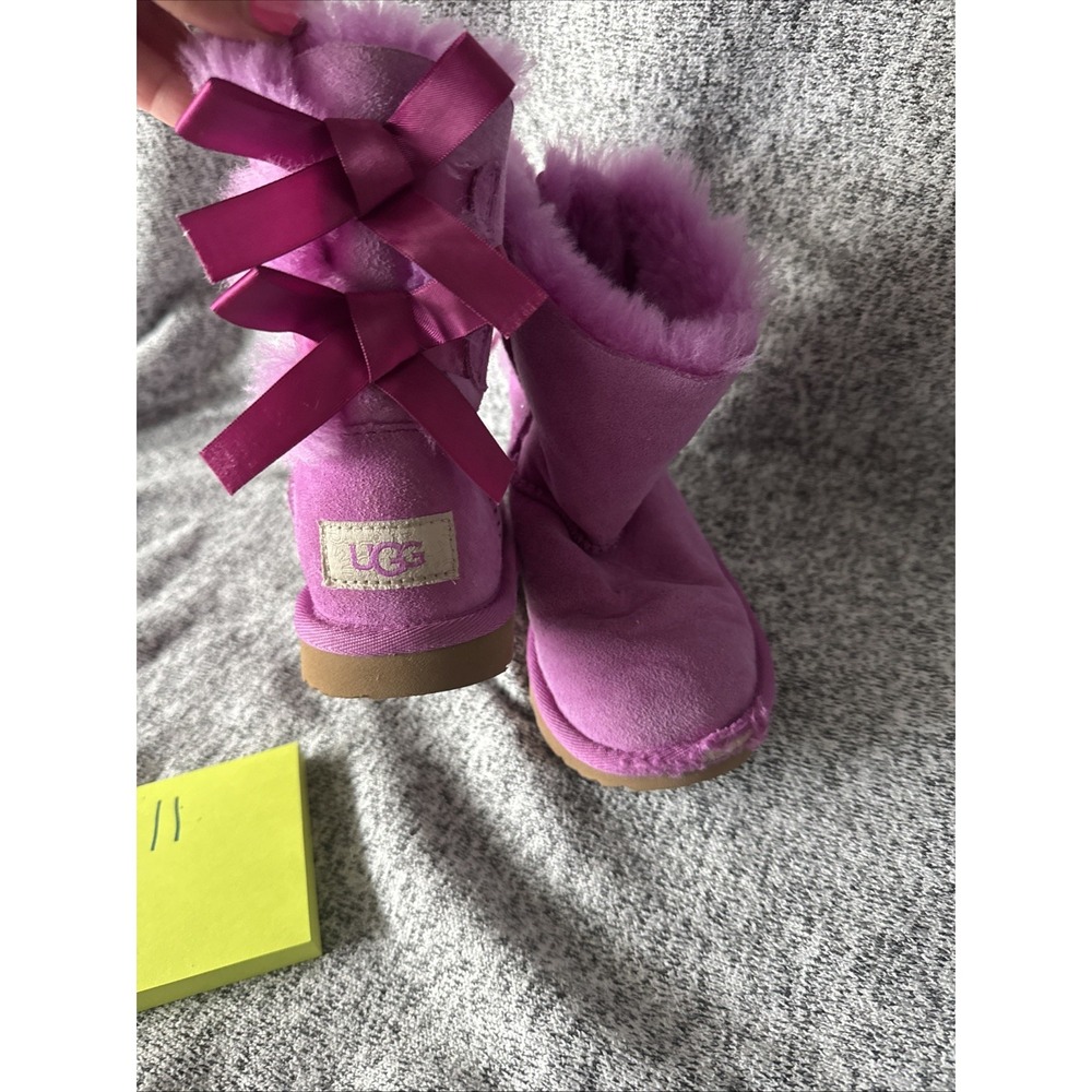 Used Size 11 Girls   bailey bow mini uggs